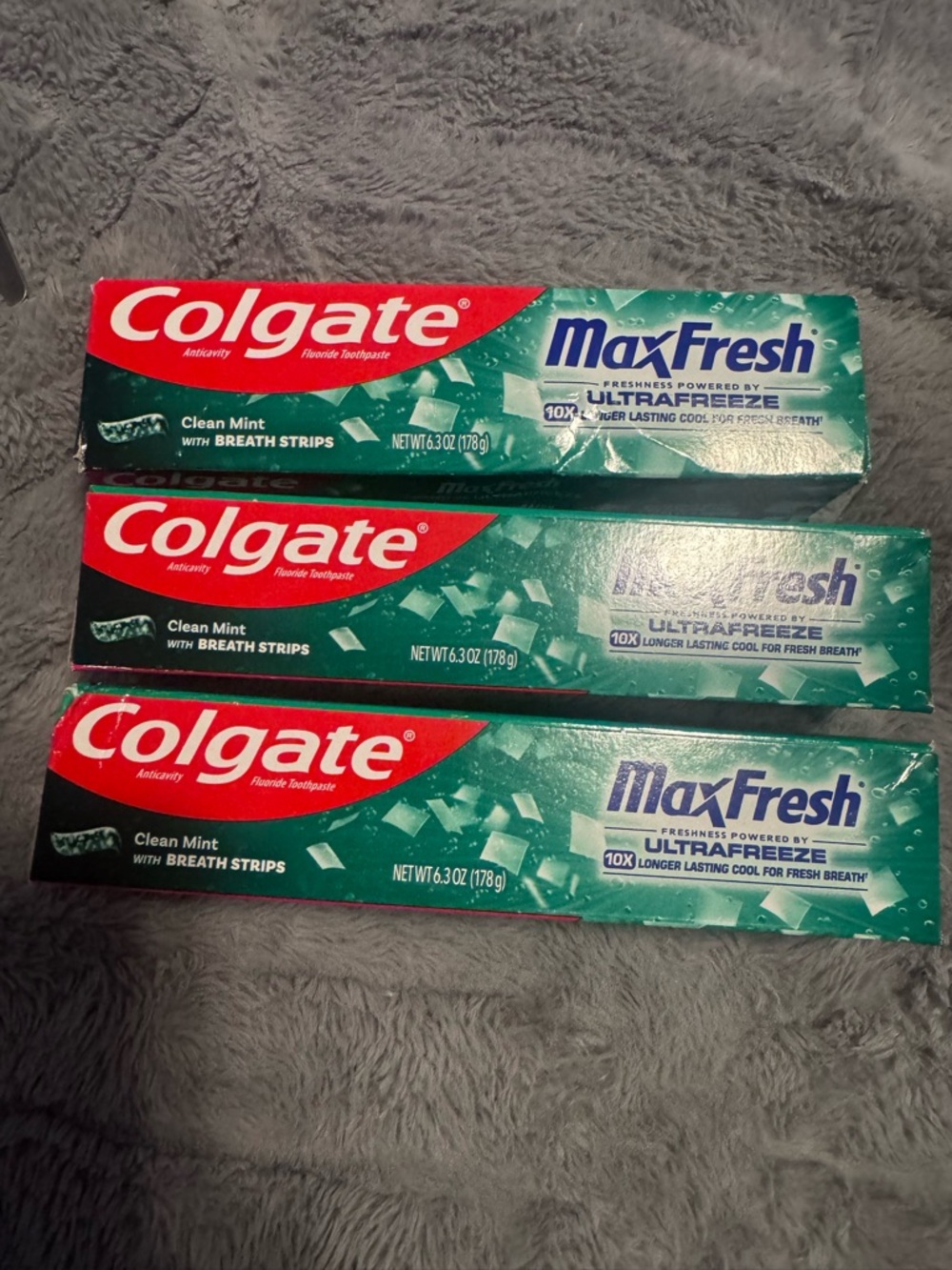 MaxFresh Clean Mint Toothpaste with Breath Strips - Green
